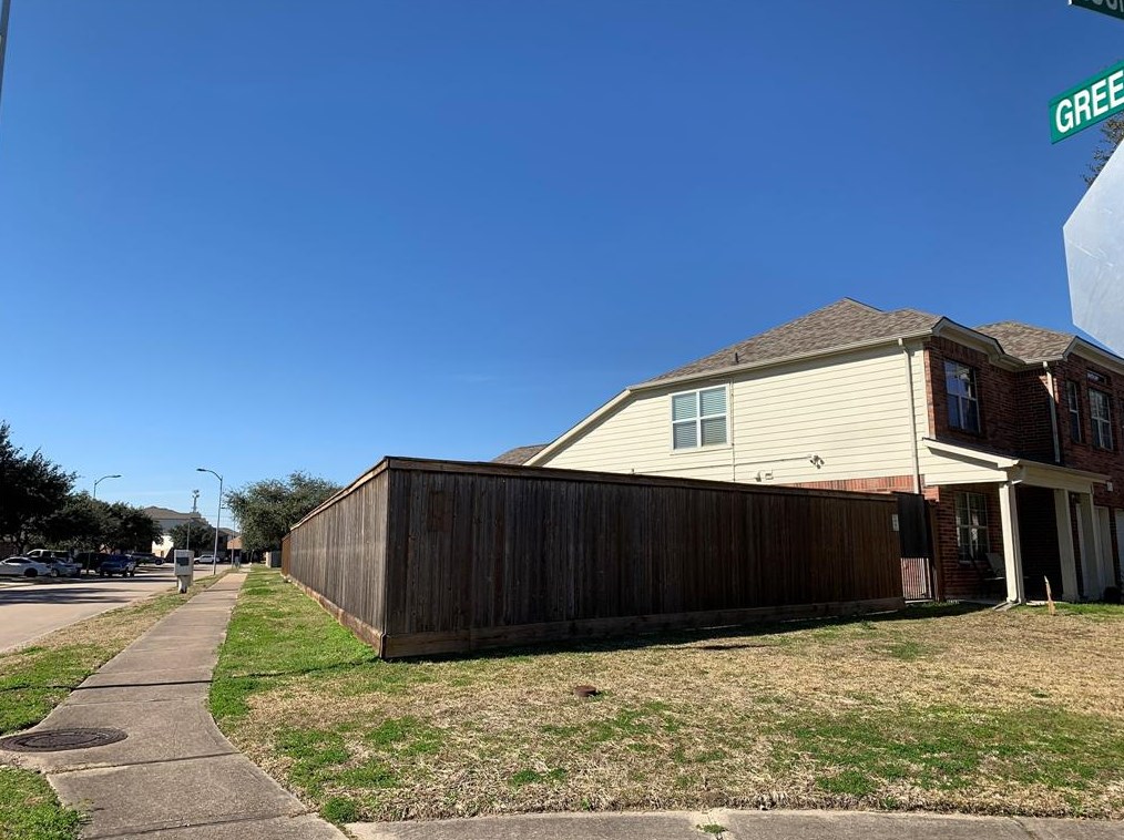 2107 Mountain Ranch Dr, Houston TX  77049-3139 exterior