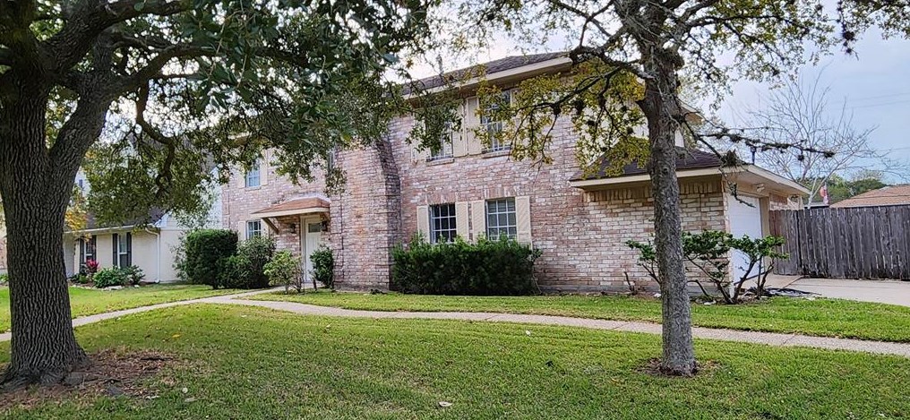 1904 La Salle Ln, League City TX  77573-1930 exterior