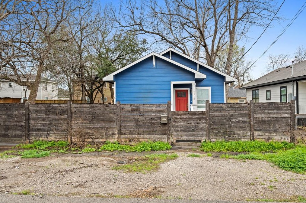 2310 Lee St, Houston TX  77026-6820 exterior