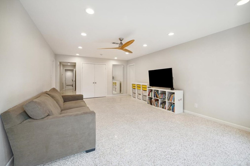 3542 Sun Vly Dr, Houston TX  77025-4150 exterior