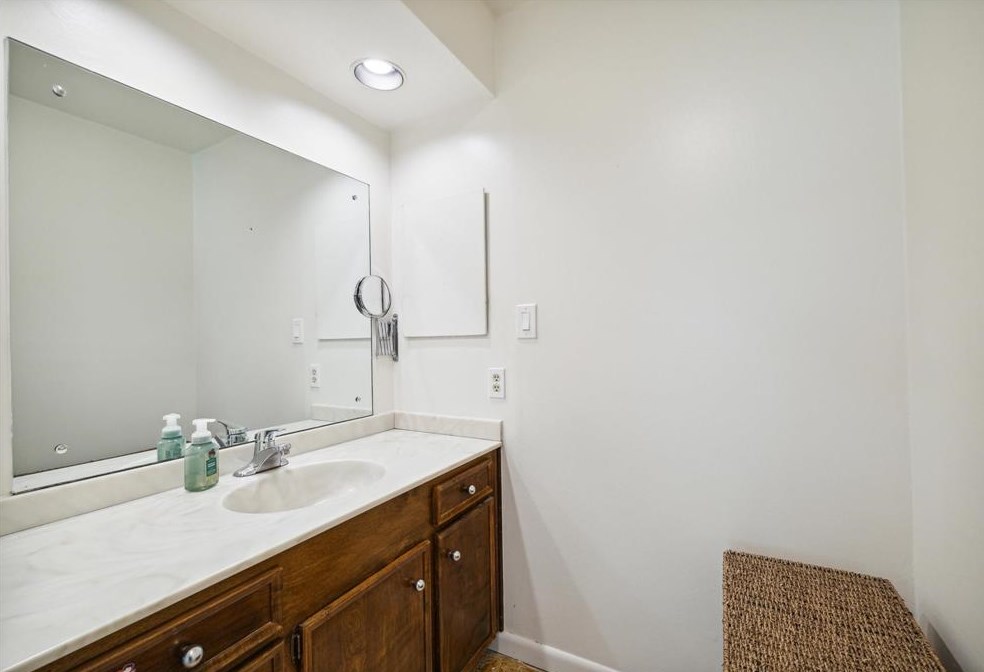 3542 Sun Vly Dr, Houston TX  77025-4150 exterior