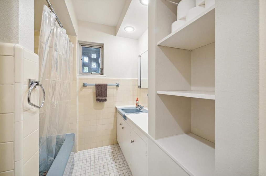 3542 Sun Vly Dr, Houston TX  77025-4150 exterior
