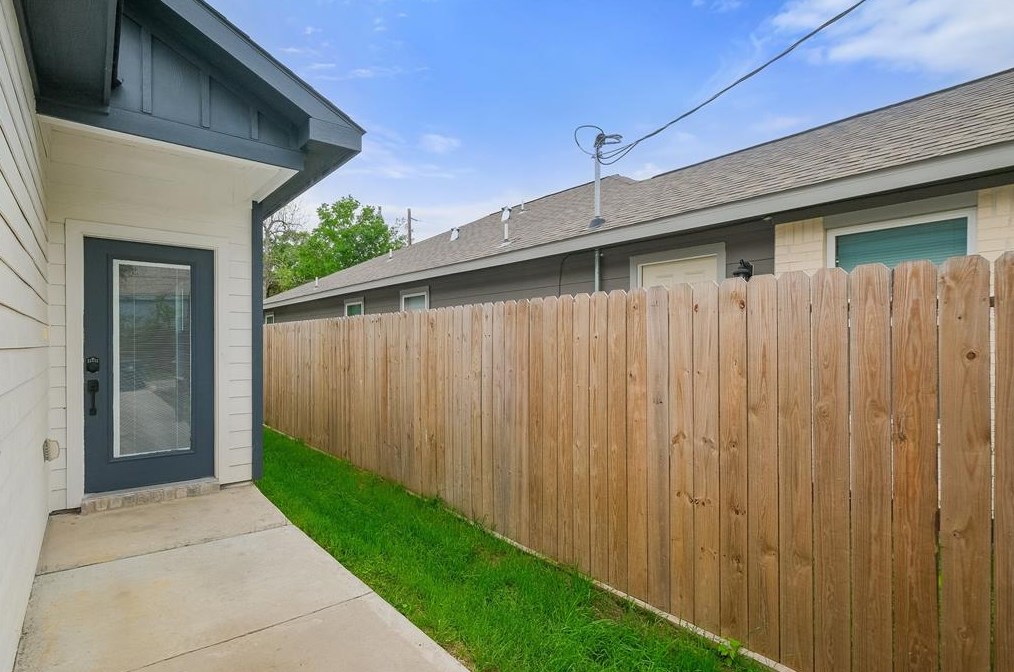 7502 Sandle St #b, Houston, TX 77088