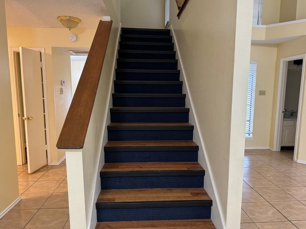 9414 Spindlewood Dr, Houston TX  77083-6324 exterior