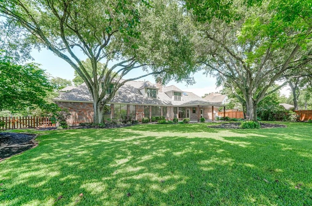 32711 Waltham Xing, Fulshear TX 77441-4205 exterior