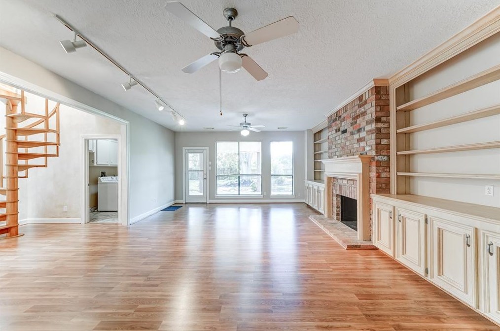 32711 Waltham Xing, Fulshear TX 77441-4205 exterior