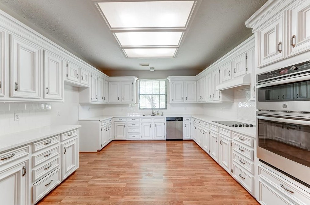 32711 Waltham Xing, Fulshear TX 77441-4205 exterior