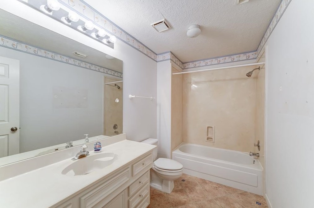 32711 Waltham Xing, Fulshear TX 77441-4205 exterior