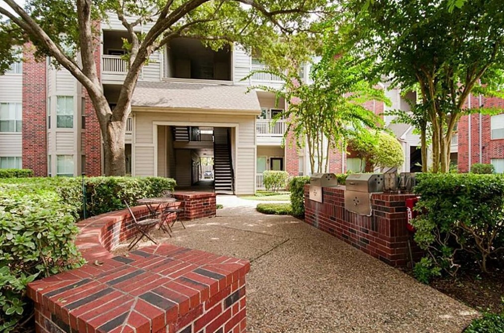 1330 Old Spanish Trl, Houston TX  77054-1800 exterior
