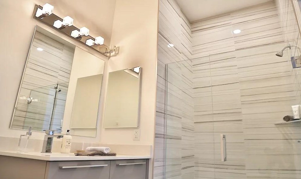 22111 Woodward Ave, Detroit MI  48220-1812 exterior