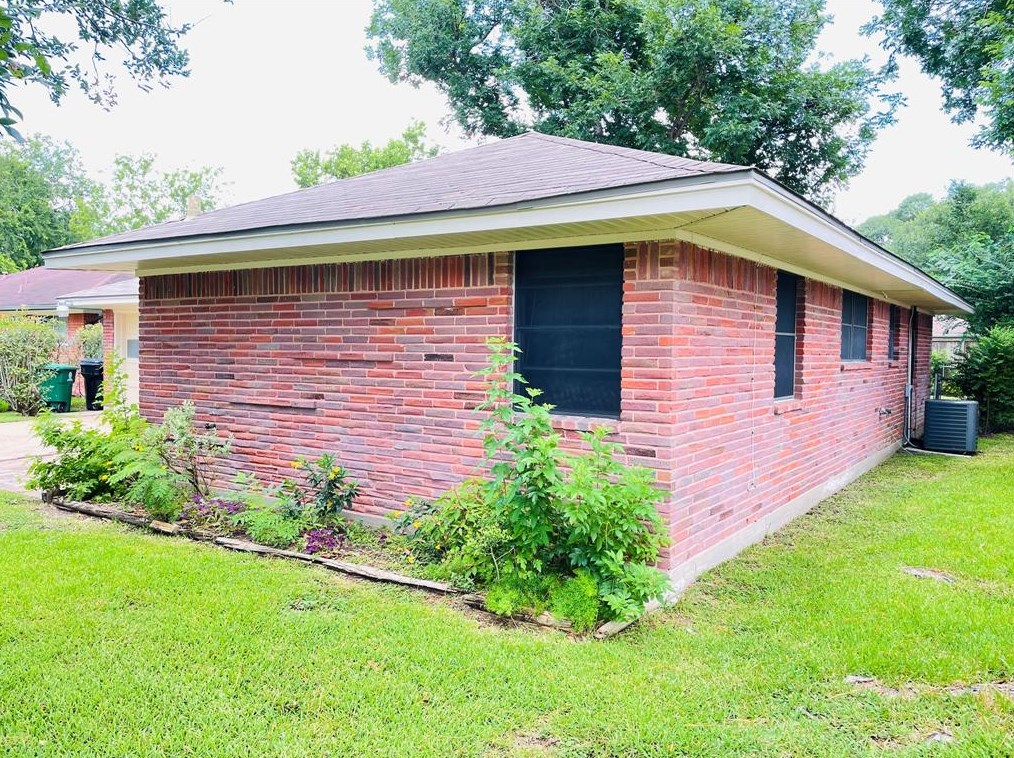 4546 Warm Springs Rd, Houston, TX 77035