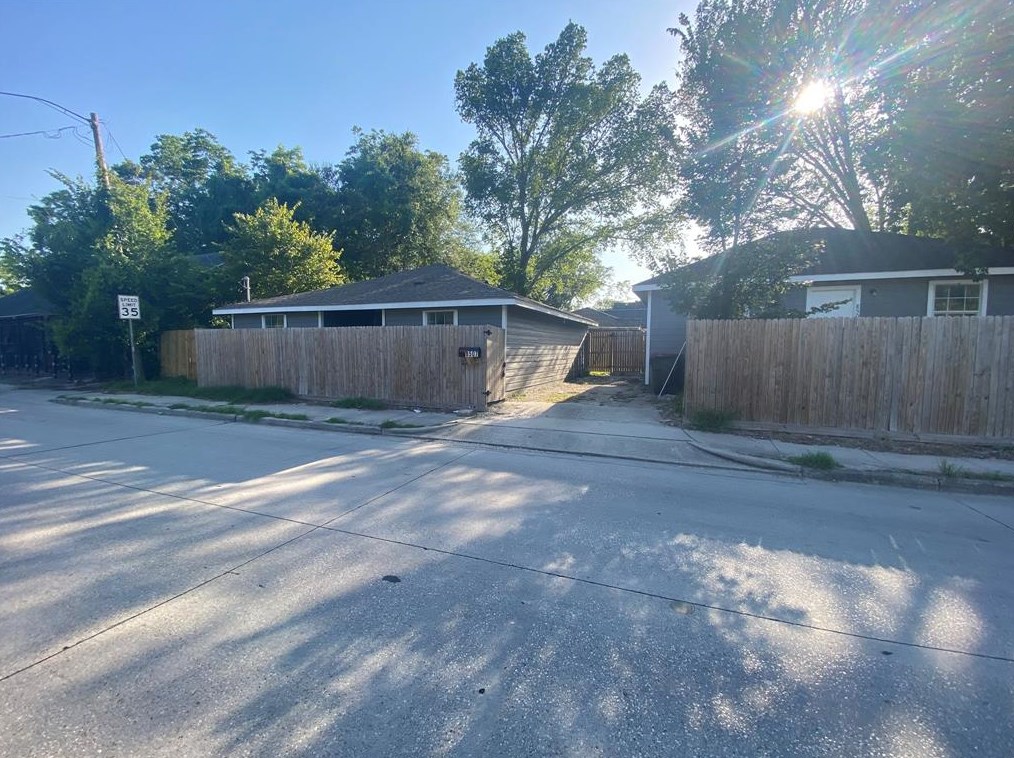 8507 Lockwood Dr, Houston TX  77016-5855 exterior