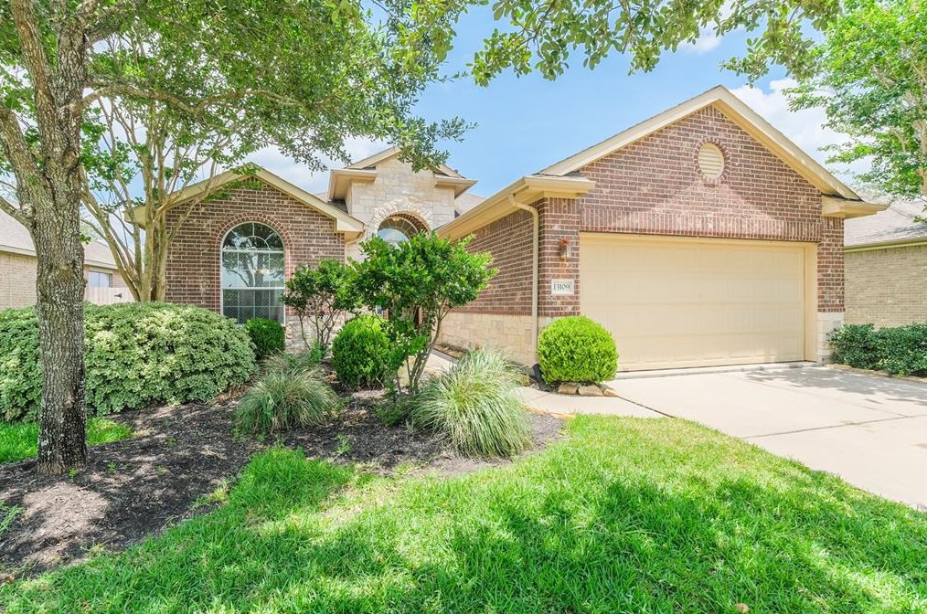 13109 Southern Valley Dr, Pearland, TX 77584