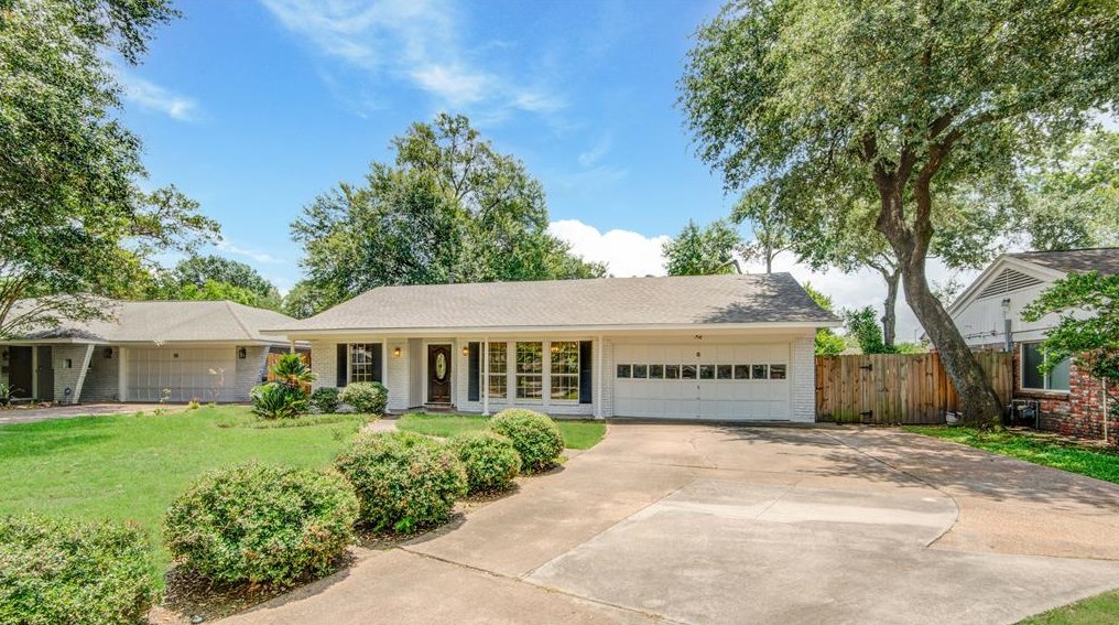 6 Laurenhurst Ct, Houston, TX 77043