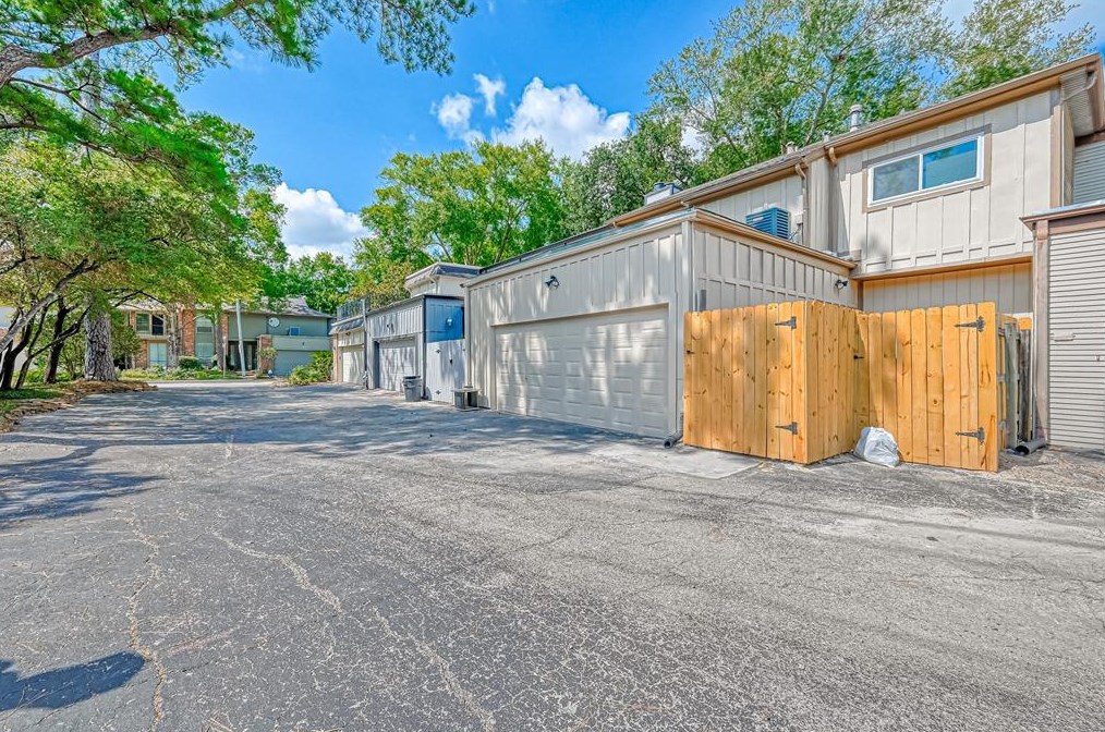 15006 Kimberley Ct, Houston TX 77079-5129 exterior