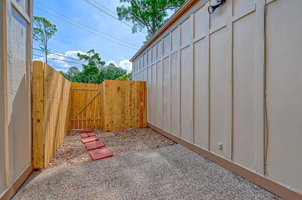 15006 Kimberley Ct, Houston TX 77079-5129 exterior