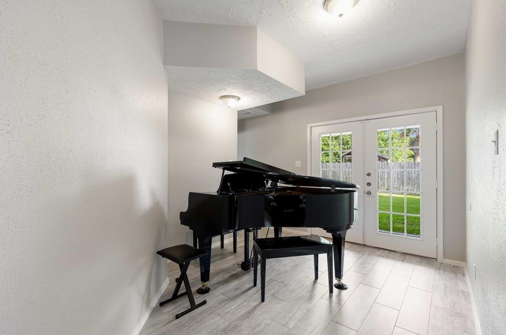 908 Dixie Dr, League City, TX 77573-3321