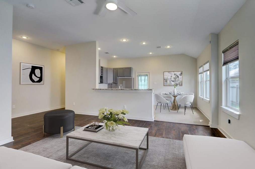 933 Marcolin St, Houston, TX 77088-5141