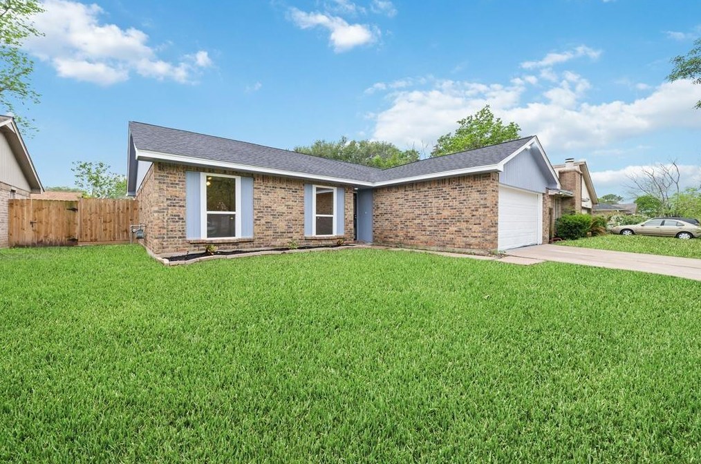 16715 Espinosa Dr, Houston, TX 77083