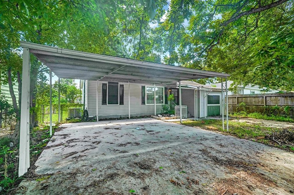 2826 Hopper Rd, Houston, TX 77093-2515
