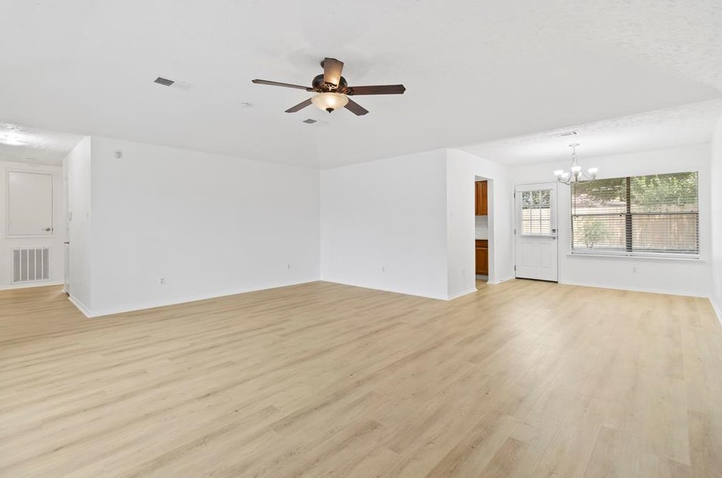 126 Wood Hollow Dr, League City, TX 77573