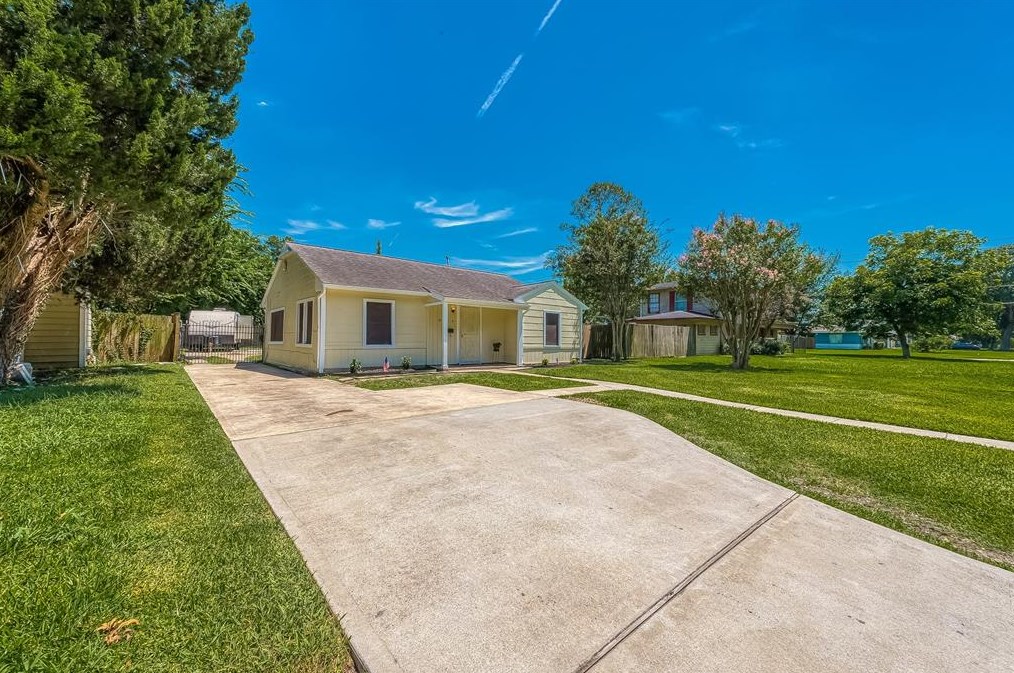8104 Wier Dr, Houston, TX 77017