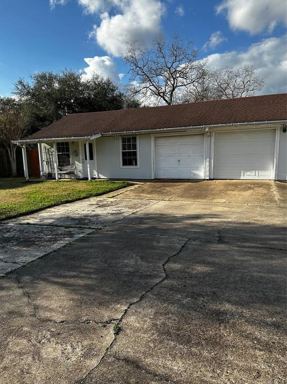 3508 Meadowlark Ln, Alvin, TX 77511