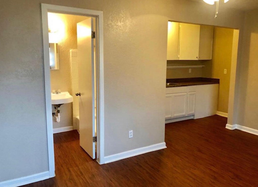 1756 W Main St #9, Houston, TX 77098