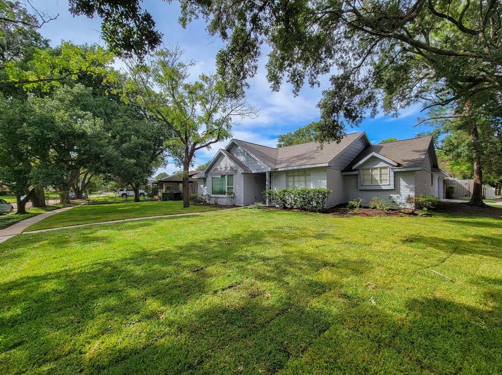 5402 Ariel St, Houston TX  77096-2202 exterior