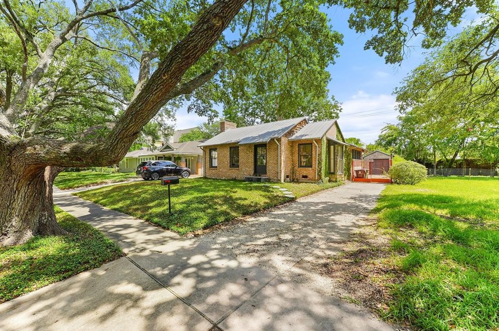 2345 Bolsover St, Houston, TX 77005