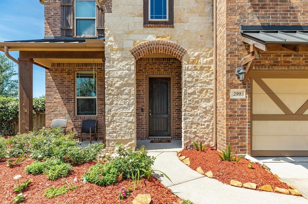 299 Clearwood Dr, League City, TX 77573-3477
