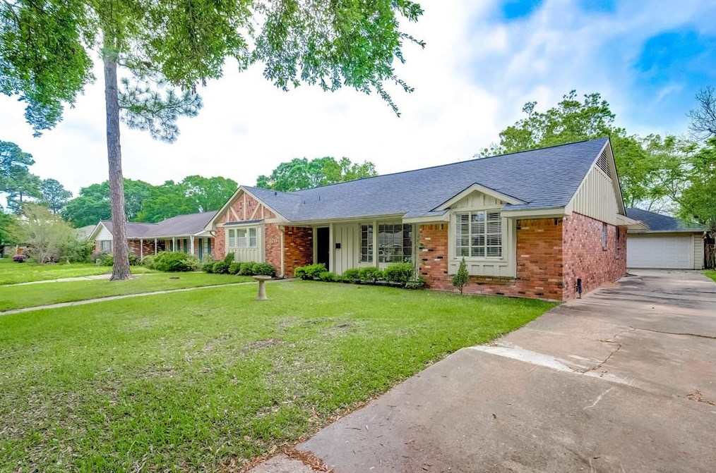 5211 Hummingbird St, Houston, TX 77035