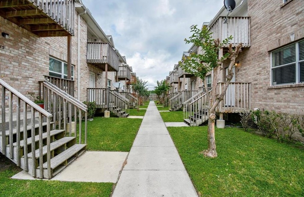 11905 Algonquin Dr #14, Houston, TX 77089