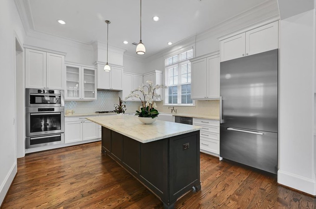 7525 Awty School Ln, Houston, TX 77055-7354