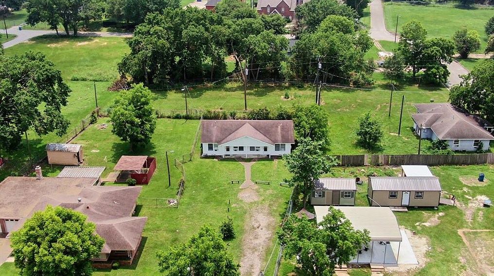 36305 Owens Rd, Hempstead, TX 77445