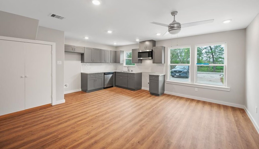 6617 Bacher St, Houston, TX 77028-4007