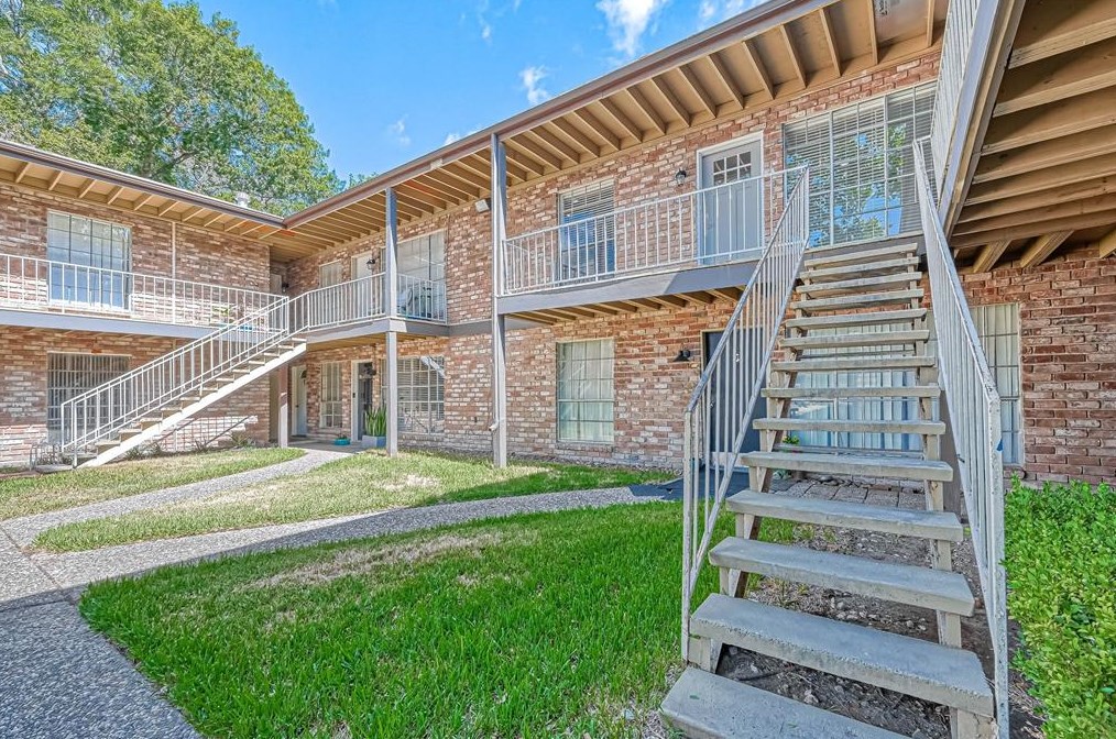 7510 Shadyvilla Ln #20, Houston, TX 77055