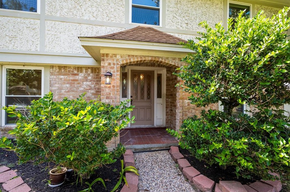 5802 Pinewilde Dr, Houston, TX 77066-2324