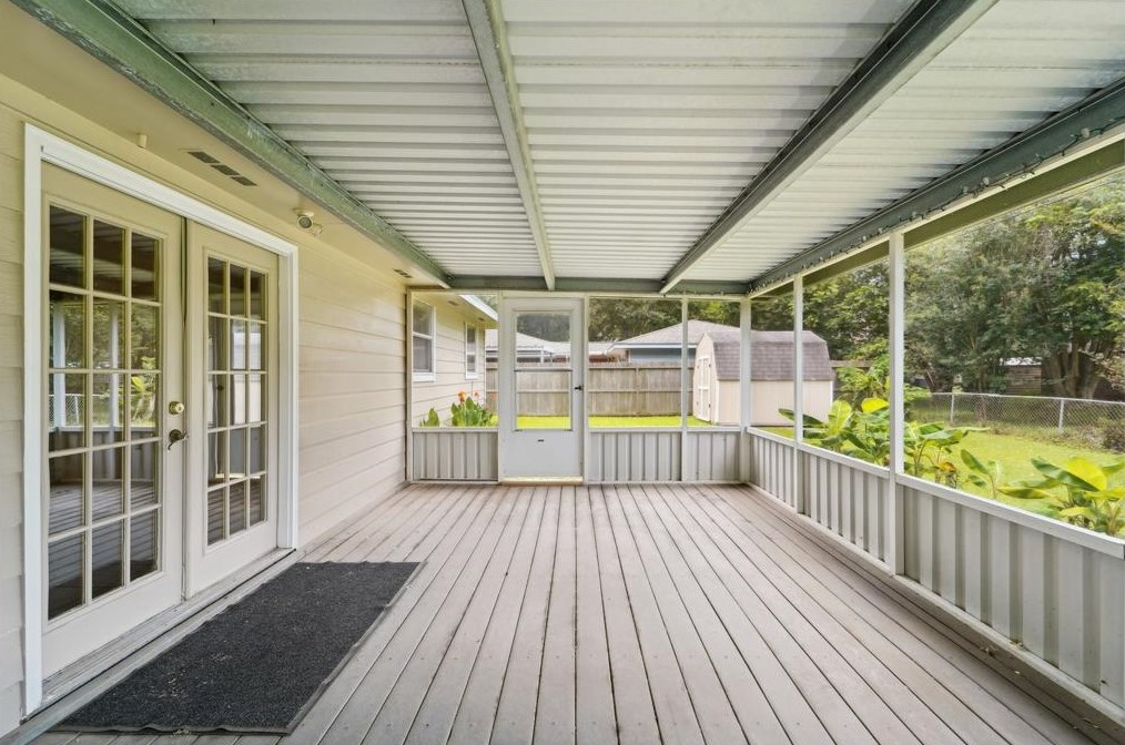 5002 Donald St, Taylor Lake Village, TX 77586-1948