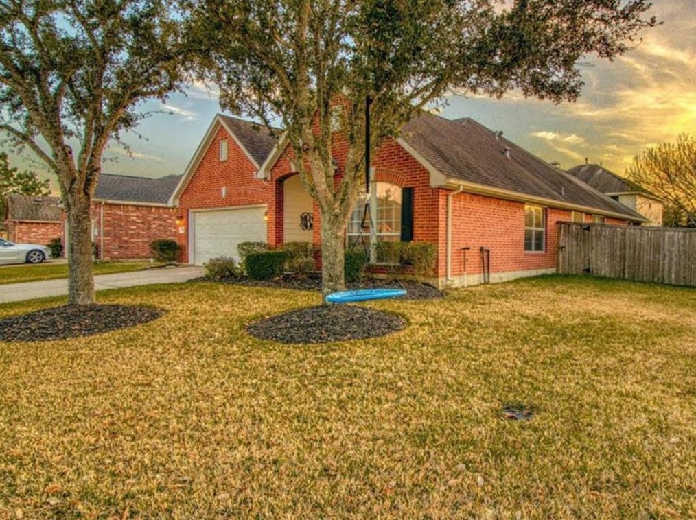 1902 Lantana Spring Ln, Pearland, TX 77581