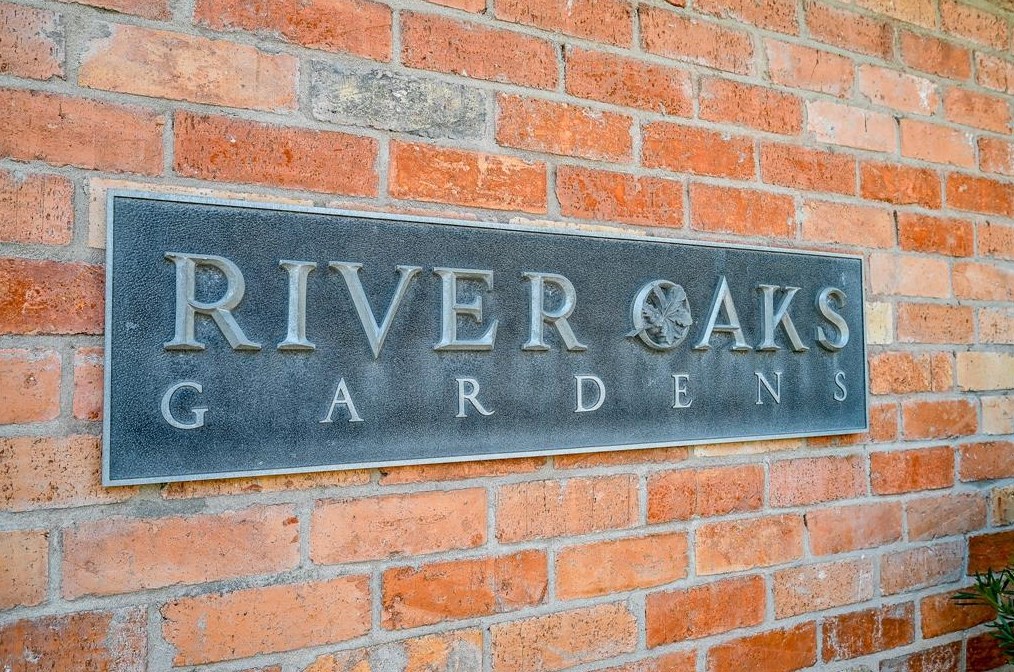 1601 Shepherd Dr, Houston TX  77007-3460 exterior
