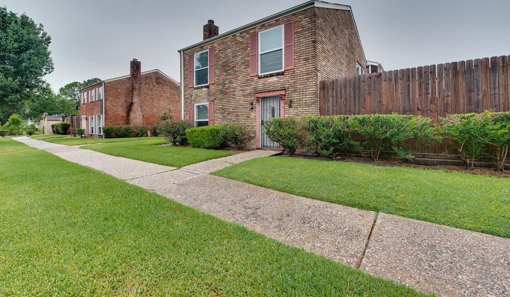 4226 Belle Park Dr, Houston, TX 77072-1305