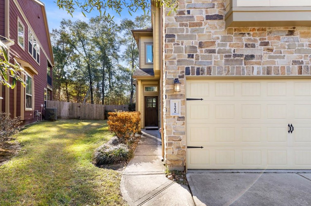 122 Cheswood Manor Dr, Spring TX  77382-5381 exterior