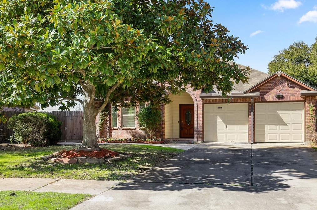16918 Blue Mist Cir, Sugar Land TX  77498-4816 exterior