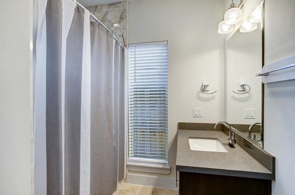 1803 Rosedale St, Houston TX  77004-5630 exterior