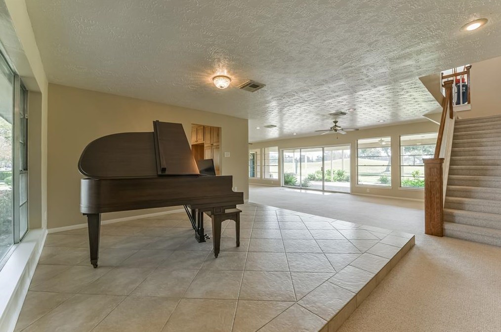 2921 Country Club Dr, Pearland, TX 77581