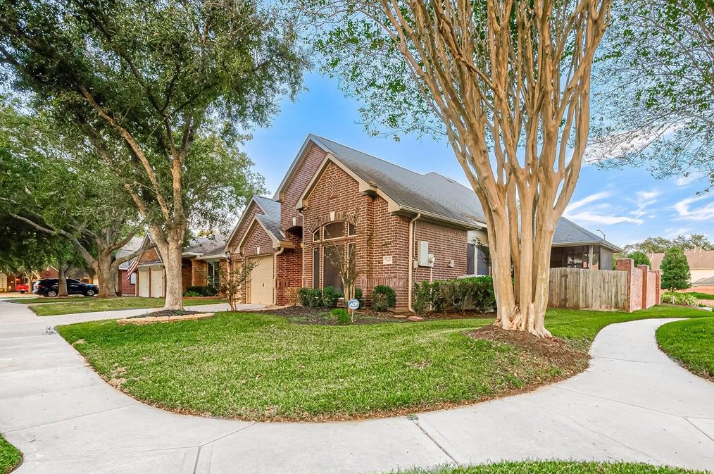 643 Avery Dr, Sugar Land, TX 77479