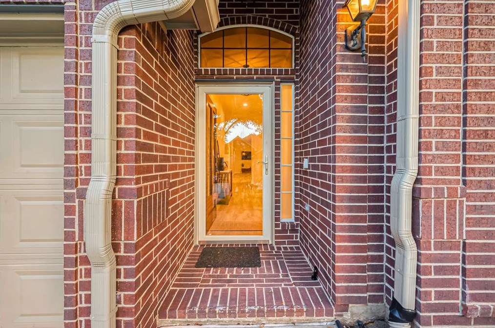 643 Avery Dr, Sugar Land TX  77479-5714 exterior