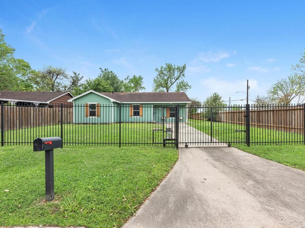 7202 Wiley Rd, Houston, TX 77016-3433