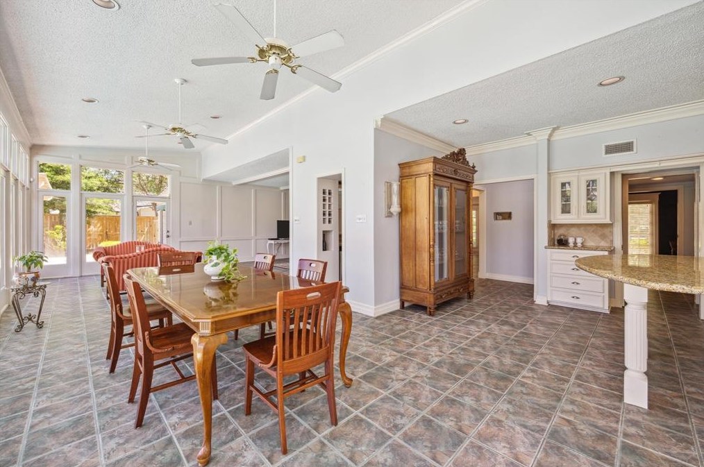 5430 Havenwoods Dr, Houston TX 77066-2522 exterior